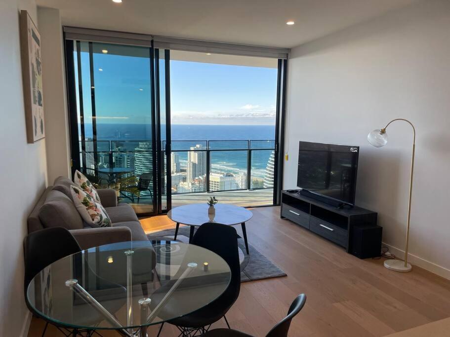 Stunning Oceanview 2Br In The Heart Of Broadbeach 44F Daire Gold Coast Dış mekan fotoğraf