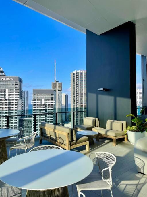 Stunning Oceanview 2Br In The Heart Of Broadbeach 44F Daire Gold Coast Dış mekan fotoğraf