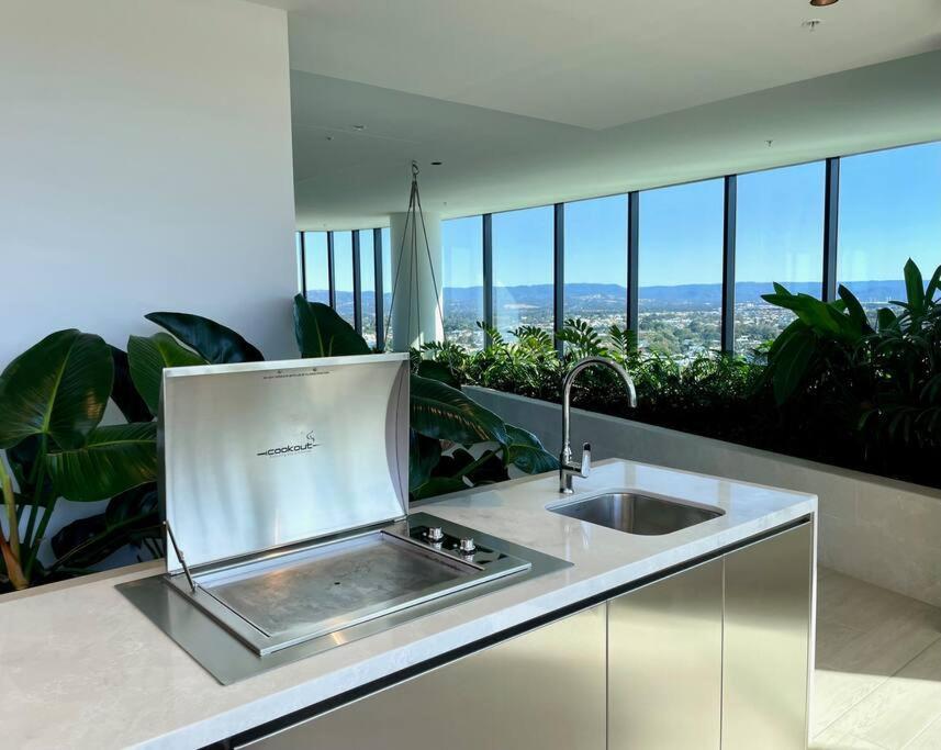 Stunning Oceanview 2Br In The Heart Of Broadbeach 44F Daire Gold Coast Dış mekan fotoğraf