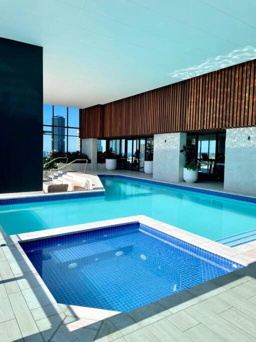 Stunning Oceanview 2Br In The Heart Of Broadbeach 44F Daire Gold Coast Dış mekan fotoğraf
