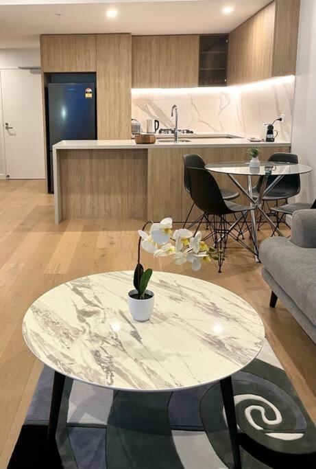 Stunning Oceanview 2Br In The Heart Of Broadbeach 44F Daire Gold Coast Dış mekan fotoğraf