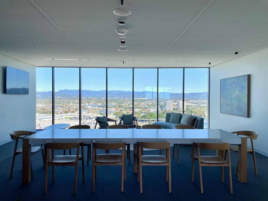 Stunning Oceanview 2Br In The Heart Of Broadbeach 44F Daire Gold Coast Dış mekan fotoğraf